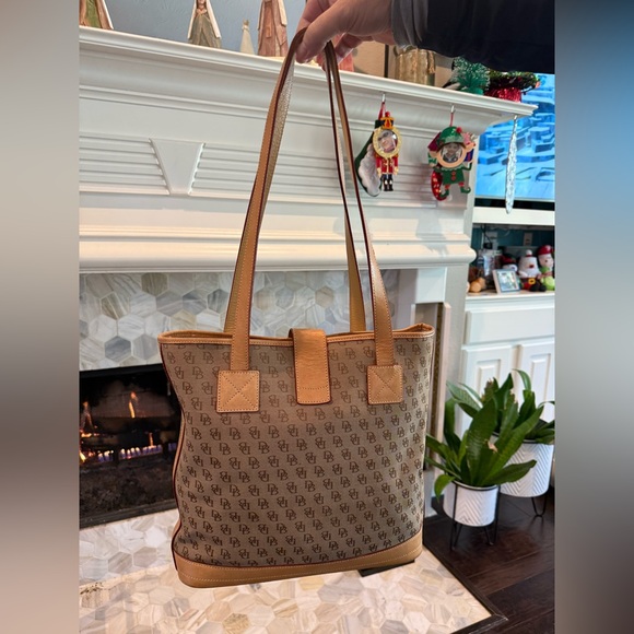 DOONEY & BOURKE Vintage Signature Tan & Brown Monogram w/ Leather Trim Tote EUC - Picture 10 of 14